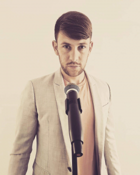 Live Entertainment – Chris Auburn