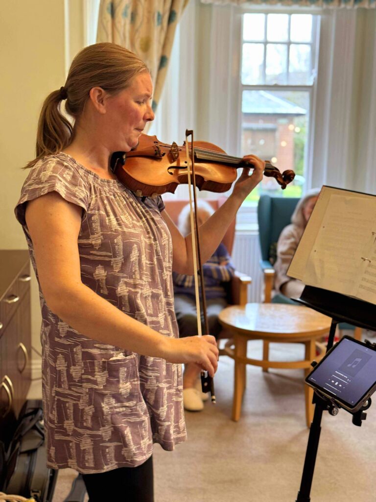Meg Batch – Violinist